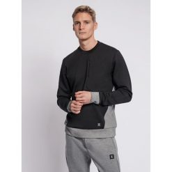Bluza Hummel Tropper. Czarne bluzy bez kaptura męskie HUMMEL, bez wzorów, sportowe, bez kołnierzyka, bez ramiączek. Za 207.50 zł.