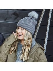 Capo Czapka dzianinowa w kolorze szarym rozmiar: onesize. Szare czapki zimowe damskie Capo, z dzianiny. Za 159.21 zł.