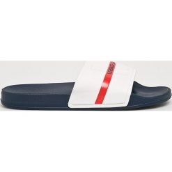 Versace Jeans - Klapki. Białe klapki i japonki męskie Versace Jeans, z jeansu. W wyprzedaży za 139.90 zł.
