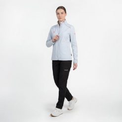 Kurtka damska Arasal: wydajność i wygoda dla biegaczy i miłośników trekkingu w k. Niebieskie kurtki damskie IZAS, s, bez wzorów, z materiału, bez kaptura. Za 269.52 zł.