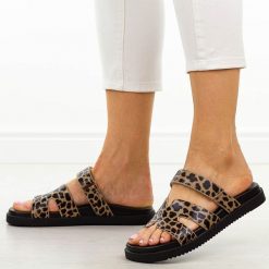 Leopard klapki damskie Vinceza 17401. Białe klapki damskie VINCEZA, bez wzorów, z jeansu, bez obcasa, na płaskiej podeszwie. Za 139.00 zł.