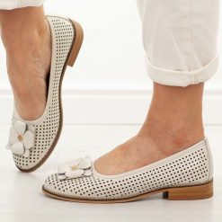 Złote ażurowe skórzane baleriny damskie Cambell 19416. Żółte baleriny damskie Cambell, z aplikacjami, z jeansu, bez obcasa, na obcasie. Za 229.00 zł.