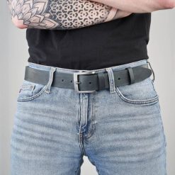 Pasek do Spodni Męski Szeroki OPM-13 Brødrene Czarny 95 cm. Czarne paski męskie bez wzorów, z jeansu, eleganckie. Za 62.99 zł.