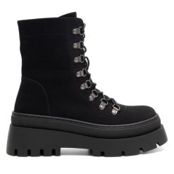 Trzewiki DeeZee. Czarne botki damskie DeeZee, bez obcasa, na płaskiej podeszwie, bez zapięcia. Za 119.99 zł.