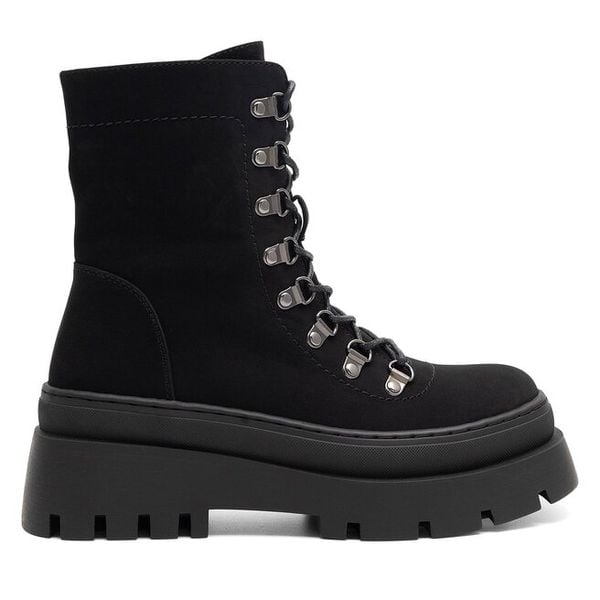 Trzewiki DeeZee. Czarne botki damskie DeeZee, bez obcasa, na płaskiej podeszwie, bez zapięcia. Za 119.99 zł.