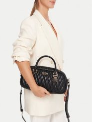 Guess Torebka Valla HWQG81 22050 Czarny. Czarne torebki klasyczne damskie Guess, z aplikacjami, ze skóry, bez dodatków. Za 299.99 zł.