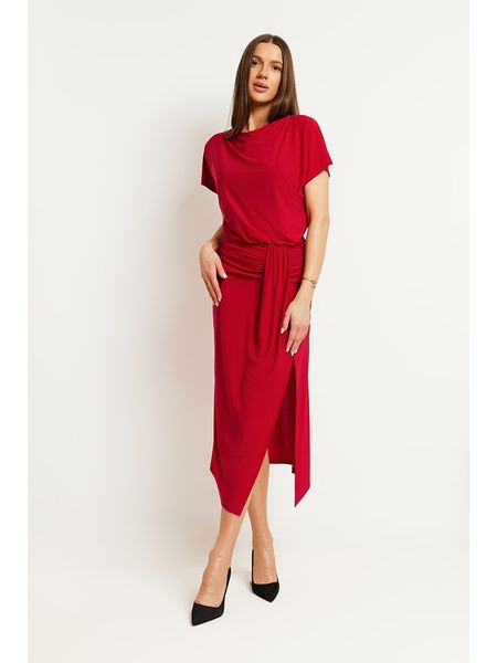 Made of emotion Sukienka w kolorze czerwonym rozmiar: XL. Czerwone sukienki damskie Made Of Emotion, na co dzień, xl, bez wzorów, bez kołnierzyka, bez ramiączek, maxi, proste. Za 229.99 zł.