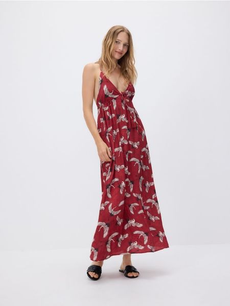 Wzorzysta sukienka maxi - wielobarwny. Sukienki damskie Reserved, l, bez wzorów, z wiskozy, bez kołnierzyka, bez ramiączek, maxi. W wyprzedaży za 79.99 zł.