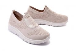ARTIKER RELAKS 48C1321 beżowy, półbuty damskie. Brązowe półbuty damskie Artiker Relaks, bez wzorów, bez obcasa. Za 124.90 zł.