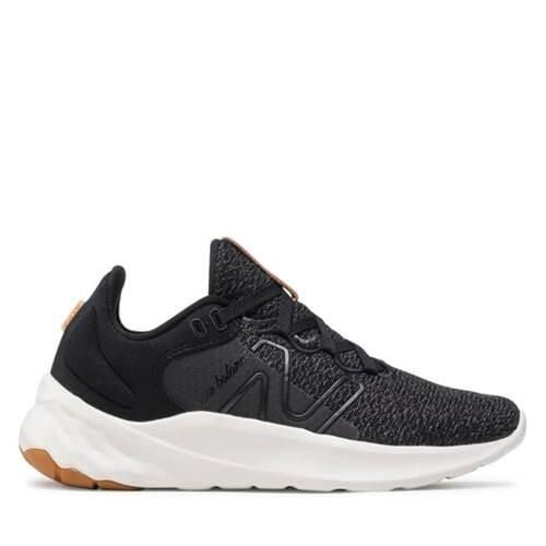Buty do chodzenia damskie New Balance WROAVLK2. Czarne obuwie do biegania damskie New Balance. Za 552.00 zł.