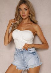 Niebieskie Szorty Denimowe High Waist z Wystrzępionymi Nogawkami Zimefia. Niebieskie szorty damskie Renee, bez wzorów, rockowe, z podwyższonym stanem. Za 64.99 zł.