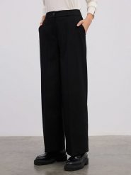 BGN Spodnie w kolorze czarnym rozmiar: 34. Czarne spodnie materiałowe damskie BGN, bez wzorów, z materiału, z podwyższonym stanem. Za 130.81 zł.