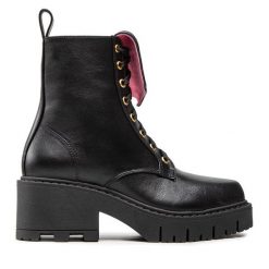 Trzewiki Chiara Ferragni. Czarne botki damskie Chiara Ferragni, bez obcasa, na słupku, bez zapięcia. Za 1,099.00 zł.