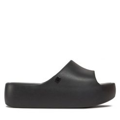 Klapki Melissa. Czarne klapki damskie Melissa, bez wzorów, bez obcasa. Za 289.99 zł.
