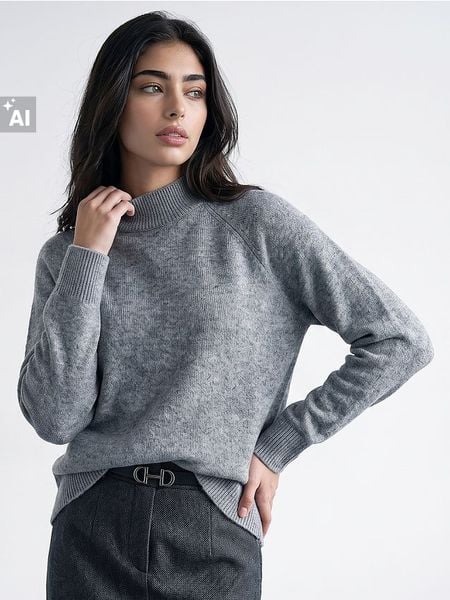 Klasyczny sweter z półgolfem, z domieszką wełny - szary. Szare swetry klasyczne damskie Sinsay, l, z wełny, bez kołnierzyka. Za 59.99 zł.