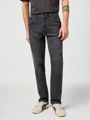 WRANGLER MĘSKIE SPODNIE JEANSOWE WRANGLER TEXAS SLIM WHISPERED WASH 112362467. Spodnie materiałowe męskie Wrangler, bez wzorów, z jeansu. Za 209.99 zł.