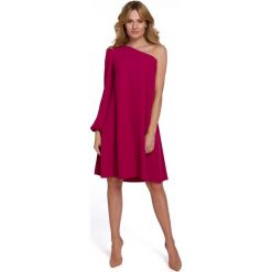Trapezowa sukienka asymetryczny swobodny fason fuksja. Czerwone sukienki damskie Sukienki.shop, na imprezę, l, bez wzorów, wizytowe, z asymetrycznym kołnierzem, bez ramiączek, asymetryczne. Za 289.00 zł.