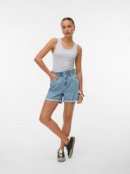 Vero Moda Szorty dżinsowe w kolorze błękitnym rozmiar: XS. Niebieskie szorty damskie Vero Moda, bez wzorów, klasyczne, z podwyższonym stanem. Za 85.95 zł.