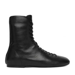 Botki GINO ROSSI. Czarne botki damskie Gino Rossi, bez obcasa, na płaskiej podeszwie, bez zapięcia. Za 259.99 zł.