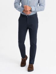 Męskie jednolite spodnie chino SLIM FIT – granatowe V4 OM-PACP-0183 - XL. Niebieskie spodnie materiałowe męskie Ombre Clothing, z aplikacjami, z bawełny, biznesowe. Za 125.99 zł.