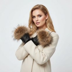 Brązowe Rękawiczki Luka-Pelli Skórzane Mitenki Z Naturalnym Futrem Jenota. Brązowe rękawiczki damskie Luka Pelli, bez wzorów, z futra. Za 249.00 zł.