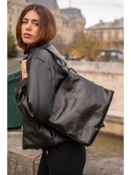 Maison héritage PARIS Skórzana torebka "Malia" w kolorze czarnym - 30 x 30 x 8 cm rozmiar: onesize. Czarne torebki klasyczne damskie maison héritage PARIS, bez wzorów, z materiału, bez dodatków. Za 404.99 zł.