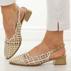 Beżowe przewiewne czółenka damskie T.Sokolski 139. Brązowe czółenka damskie Sokolski, bez wzorów, z jeansu, bez obcasa, na obcasie. Za 219.00 zł.