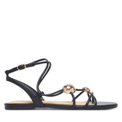 Sandały Guess. Czarne sandały damskie Guess, z aplikacjami, bez obcasa, na płaskiej podeszwie. Za 494.99 zł.
