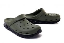 COQUI 6431-100-2622 CODY army green/black, klapki/croksy męskie. Zielone klapki i japonki męskie Coqui. Za 79.95 zł.