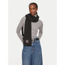 Szalik Calvin Klein. Czarne szaliki i kominy damskie CALVIN KLEIN, bez wzorów. Za 219.99 zł.