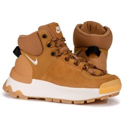 Buty damskie sportowe Nike CITY CLASSIC. Białe buty sportowe na co dzień damskie Nike, bez wzorów, trekkingowe. W wyprzedaży za 399.00 zł.