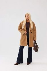 Karmelowy damski płaszcz Isabella z tkaniny bukla - elegancja i komfort PLUS SIZE XXL OVERSIZE JESIEŃ. Płaszcze damskie Moda Size Plus Iwanek, na jesień, l, bez wzorów, z poliesteru, eleganckie, plus size. Za 559.90 zł.