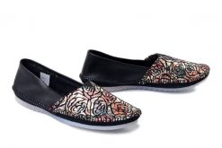 MACIEJKA 1930B-01/00-0 czarny + kwiaty, baleriny damskie. Czarne baleriny damskie Maciejka, bez wzorów, ze skóry, bez obcasa. Za 219.90 zł.