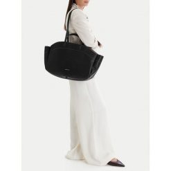 Torebka GINO ROSSI. Czarne torebki klasyczne damskie Gino Rossi, bez wzorów, bez dodatków. Za 279.99 zł.