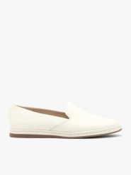 Kremowo-białe mokasyny ze skóry licowej. Brązowe mokasyny damskie Ryłko, ze skóry. Za 399.99 zł.