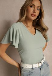 Zielona Bluzka Ozdobiona Rozkloszowanymi Rękawami Sunetha. Zielone bluzki damskie Renee, m, bez wzorów, z jeansu, eleganckie, bez kołnierzyka, bez ramiączek. Za 39.99 zł.