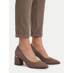 Czółenka JENNY. Szare czółenka damskie Jenny, bez wzorów, bez obcasa. Za 129.99 zł.