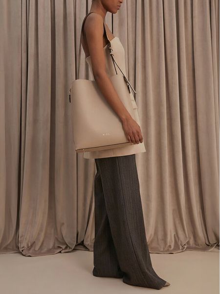 GINO ROSSI Torebka EO-WEN-3 Beżowy. Brązowe torebki klasyczne damskie Gino Rossi, bez wzorów, z materiału, bez dodatków. Za 283.99 zł.