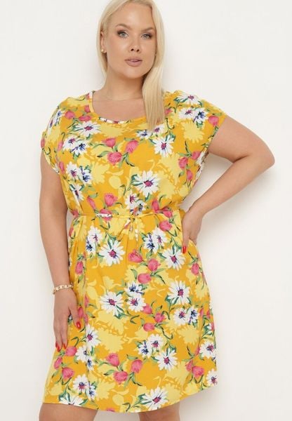 Żółta Wiskozowa Sukienka w Kwiaty z Materiałowym Paskiem w Talii Aristina. Żółte sukienki damskie Born2be, na imprezę, na lato, l, bez wzorów, z jeansu, bez kołnierzyka, plus size, bez ramiączek. Za 39.99 zł.