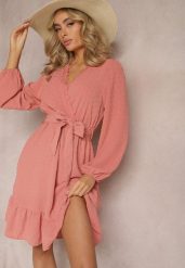 Różowa Mini Sukienka Rozkloszowana z Paskiem Materiałowym z Tkaniny Plumeti Digia. Czerwone sukienki damskie Renee, l, bez wzorów, z koronki, bez kołnierzyka, bez ramiączek, mini, rozkloszowane. Za 79.99 zł.