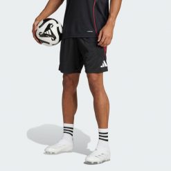 Szorty Ajax Amsterdam Tiro 25 Competition Training. Białe szorty męskie Adidas, bez kołnierzyka. Za 199.00 zł.