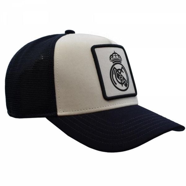 Męska Czapka Trucker. Białe czapki męskie Real Madrid, bez wzorów. Za 189.99 zł.
