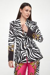 Marynarka damska VERSACE JEANS COUTURE. Marynarki i żakiety damskie Versace Jeans Couture, bez wzorów, z jeansu. W wyprzedaży za 2,479.20 zł.