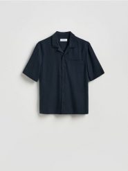 Koszula comfort fit z lyocellu - granatowy. Niebieskie koszule męskie Reserved, l, bez wzorów, z lyocellu, bez kołnierzyka, bez ramiączek. Za 129.99 zł.