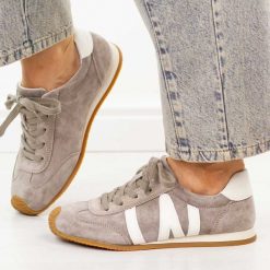 Taupe skórzane półbuty damskie Filippo Dp7963/26. Półbuty damskie Filippo, bez wzorów, z jeansu, casualowe, z okrągłym noskiem, bez obcasa, na płaskiej podeszwie. Za 269.00 zł.