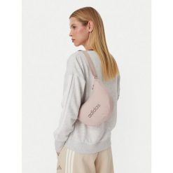Torebka adidas. Czerwone listonoszki damskie Adidas, bez wzorów, bez dodatków. Za 79.99 zł.