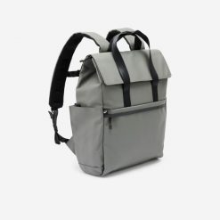 Plecak hydrofobowy z kieszenią na laptopa 15 L. Szare plecaki damskie Decathlon, bez wzorów, z materiału, sportowe. Za 149.99 zł.