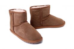 EMU AUSTRALIA T10103 Wallaby Mini Teens chestnut, botki damskie. Brązowe botki damskie Emu Australia, na zimę, ze skóry, bez obcasa, bez zapięcia. Za 389.90 zł.
