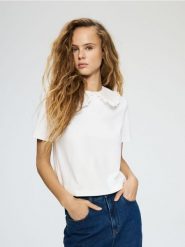 T-shirt z kołnierzem - złamana biel. T-shirty damskie Reserved, l, bez wzorów, z bawełny, bez kołnierzyka. Za 79.99 zł.