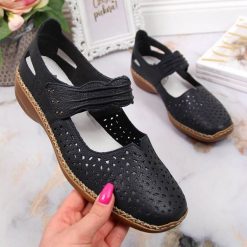 Skórzane półbuty damskie na rzep ażurowe granatowe Rieker 41399-14. Półbuty damskie Rieker, w ażurowe wzory, ze skóry, bez obcasa. Za 319.00 zł.